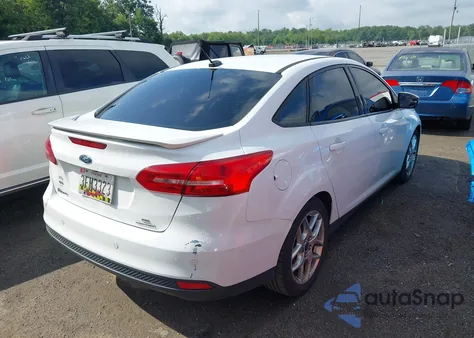 2015 Ford Focus Se z USA, uszkodzony, nr VIN 1FADP3F26FL354819